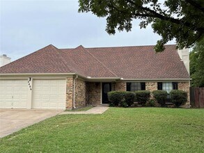 Building Photo - 2406 Bentley Dr