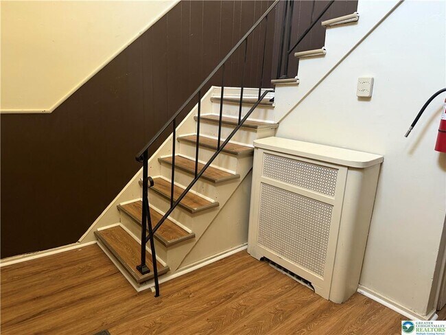 Building Photo - 1201 E 4th St