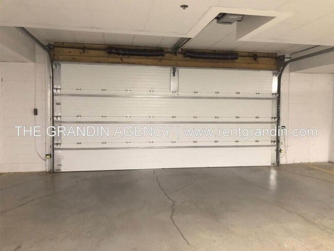 Building Photo - 2125 Yellow Mountain Rd SE