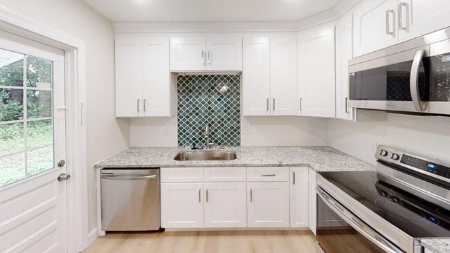 Building Photo - Charming 2 bedroom 1 bath - move in ready