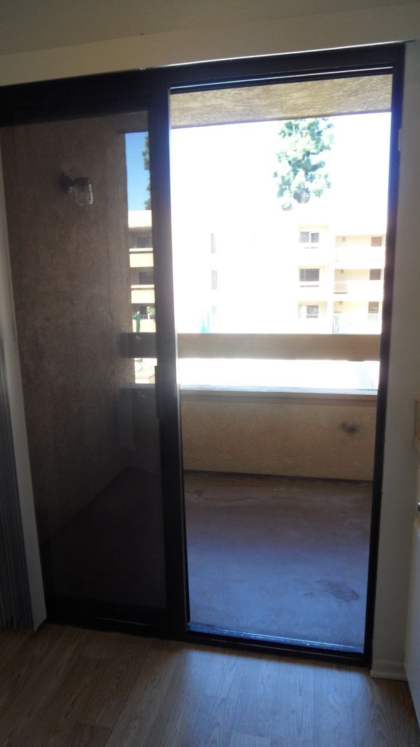 Building Photo - 55+ Senior Living Upgraded 1 BR 1 BA Gated...