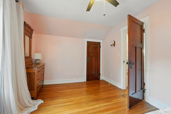 Building Photo - 3000 Hillside Ave