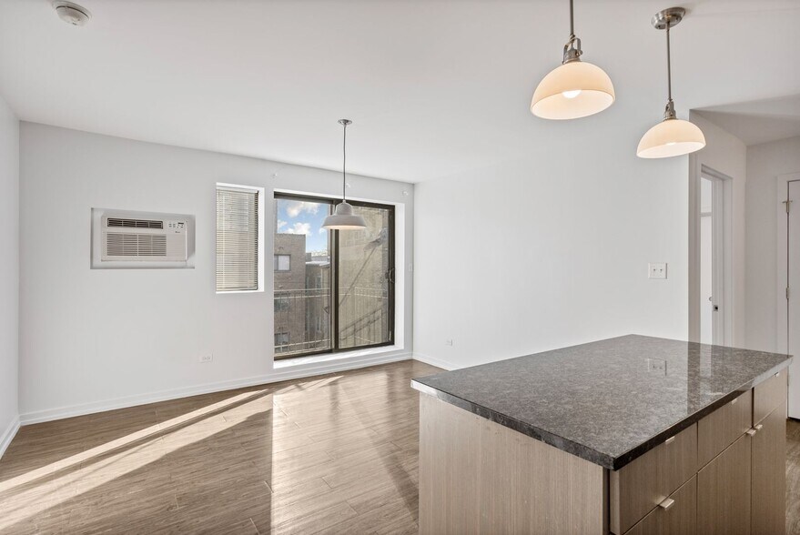 Building Photo - 5410 N Winthrop Ave