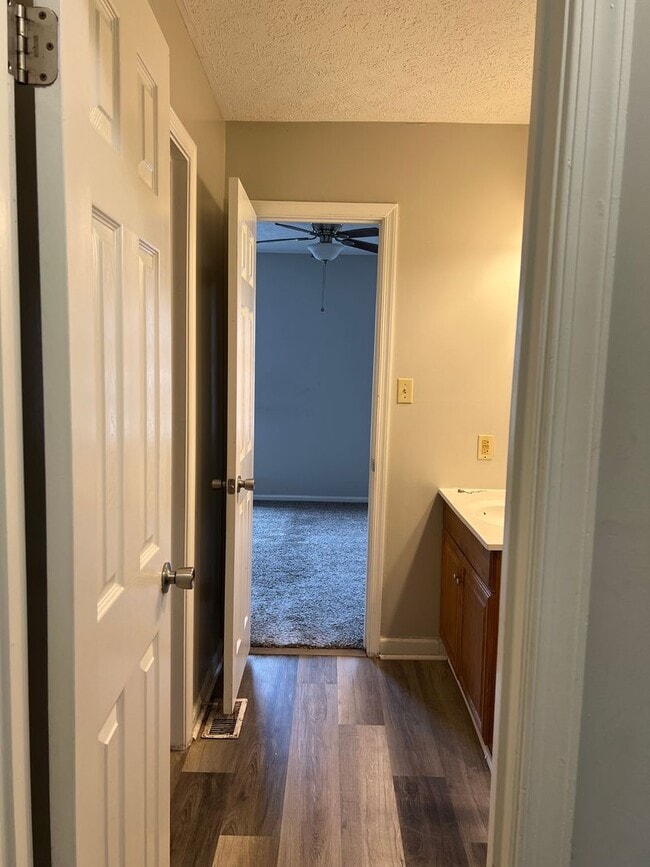 Building Photo - 365 Deputy Ln