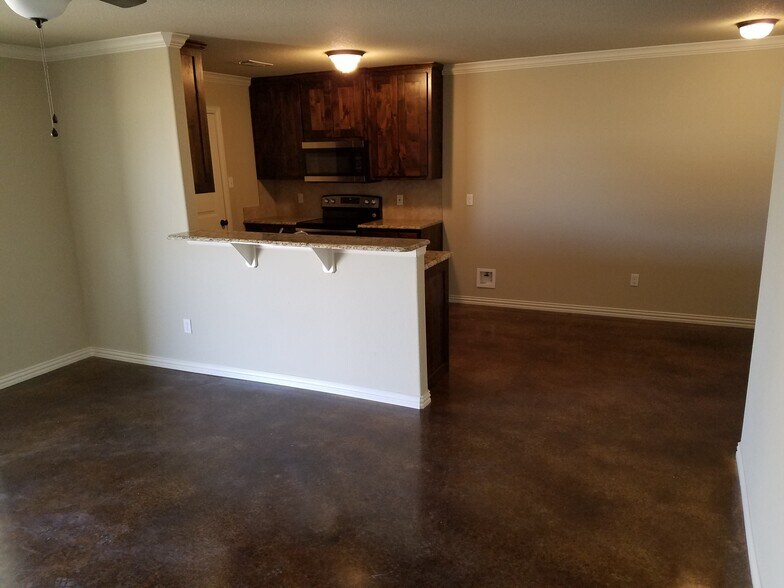 Building Photo - 129 Crossfire Ct