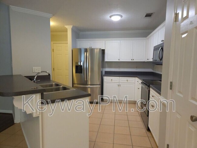 Building Photo - 641 Ventana Dr