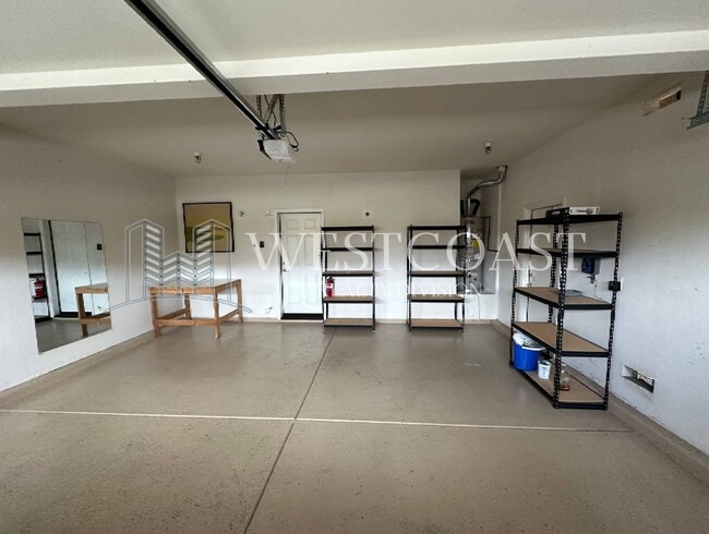 Building Photo - AVAILABLE NOW!!! 3 Bedroom 3 bath Private OASIS backyard in Vista, CA.