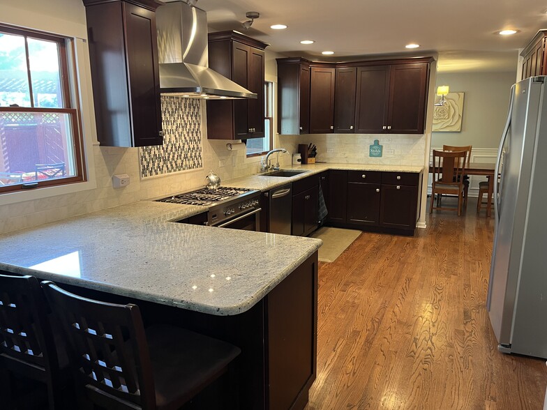 Building Photo - 889 E Stonebridge Ct