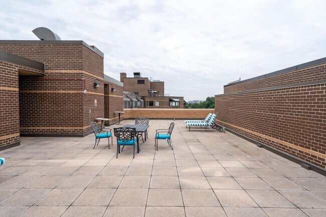 Building Photo - 2111 Wisconsin Ave NW