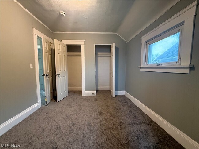 Building Photo - 3058 W 116th St