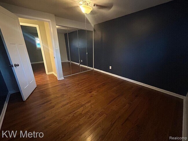 Building Photo - 1210 Kenilworth Pl