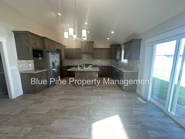 Building Photo - 176 Hideout Dr