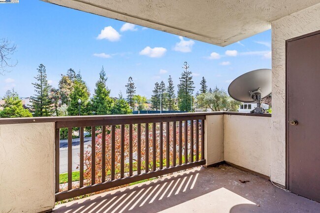 Building Photo - Nor Cal Realty Inc, 3BD 2 BTH condo ***Mes...