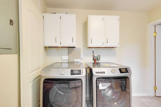 Building Photo - Kerry Lake