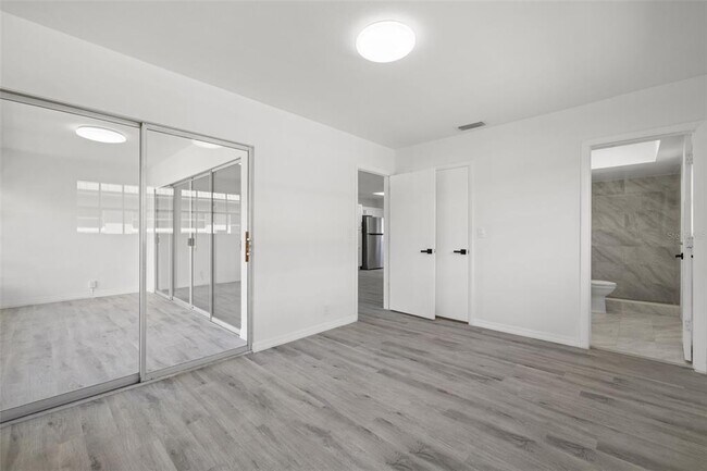 Building Photo - 1433 S Belcher Rd
