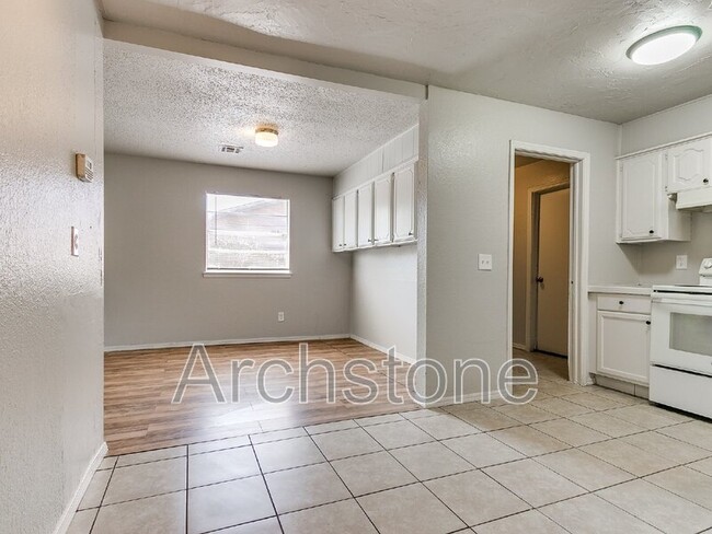 Building Photo - 8814 NE 13th St