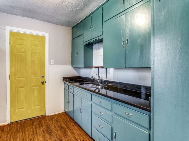 Building Photo - 1136 Garland Ave