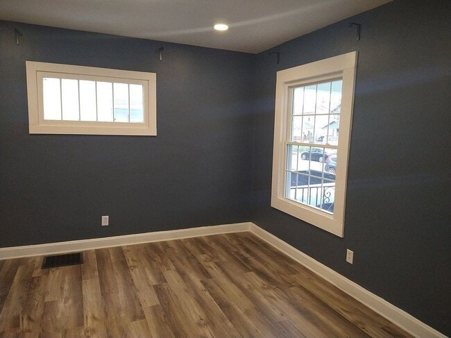 Building Photo - 587 S Ogden Ave