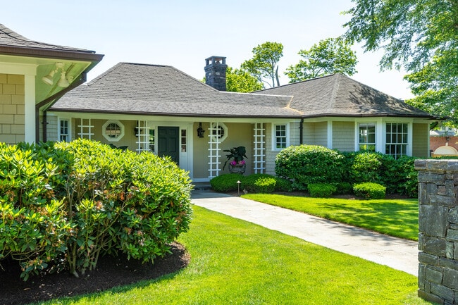 Building Photo - 3 Barclay Sq