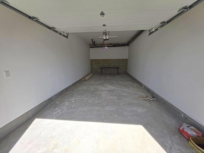 Building Photo - 4907 Iroquois Ave