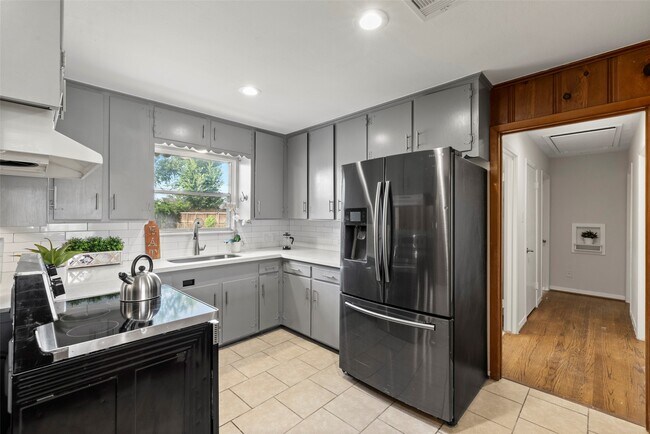 Building Photo - 618 Heidrich St
