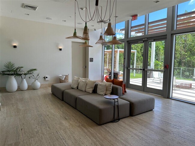 Building Photo - Luxury 2BR + Den Residence with Panoramic ...