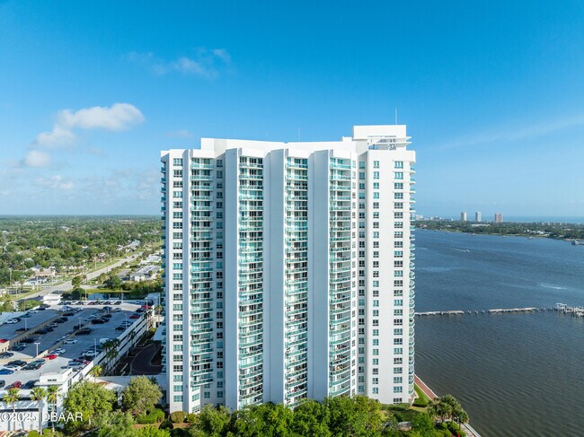 Building Photo - 231 Riverside Dr
