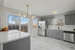 Building Photo - 256 Fritz Cir