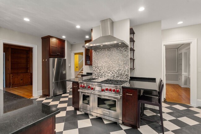 Building Photo - 161 Clinton Rd