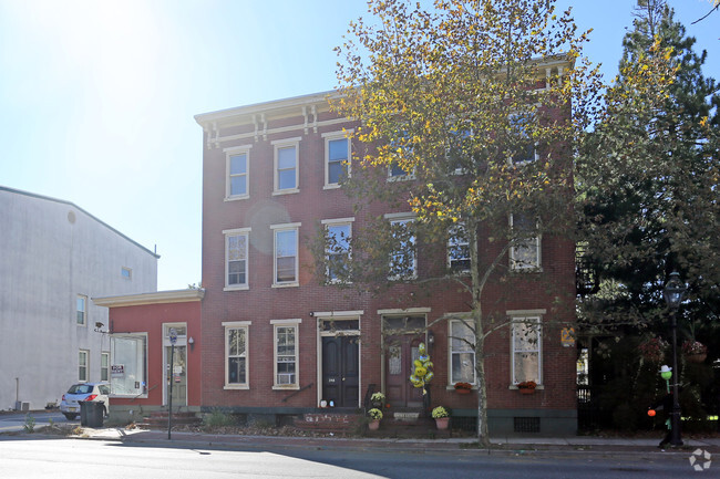 Building Photo - 346 Farnsworth Ave