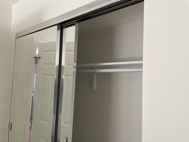 Building Photo - 1385 N Marengo Ave