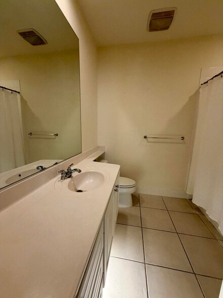 Building Photo - 3200 W Community Dr