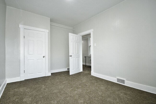 Building Photo - 303 N Holland Ave