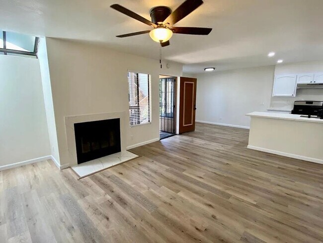 Building Photo - 6033 Estelle St