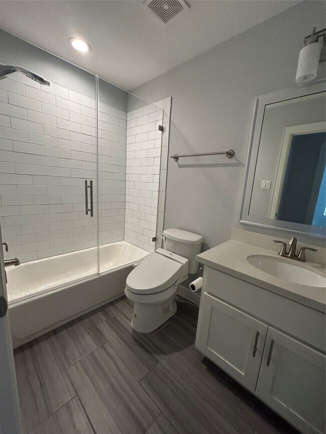 Building Photo - 1211 Marconi St