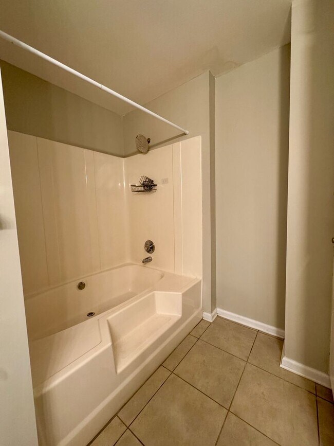 Building Photo - Charming 3 Bedroom, 2 Bath Home Available Now!