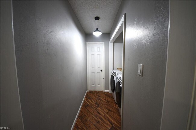 Building Photo - 1197 Dovetail Ct