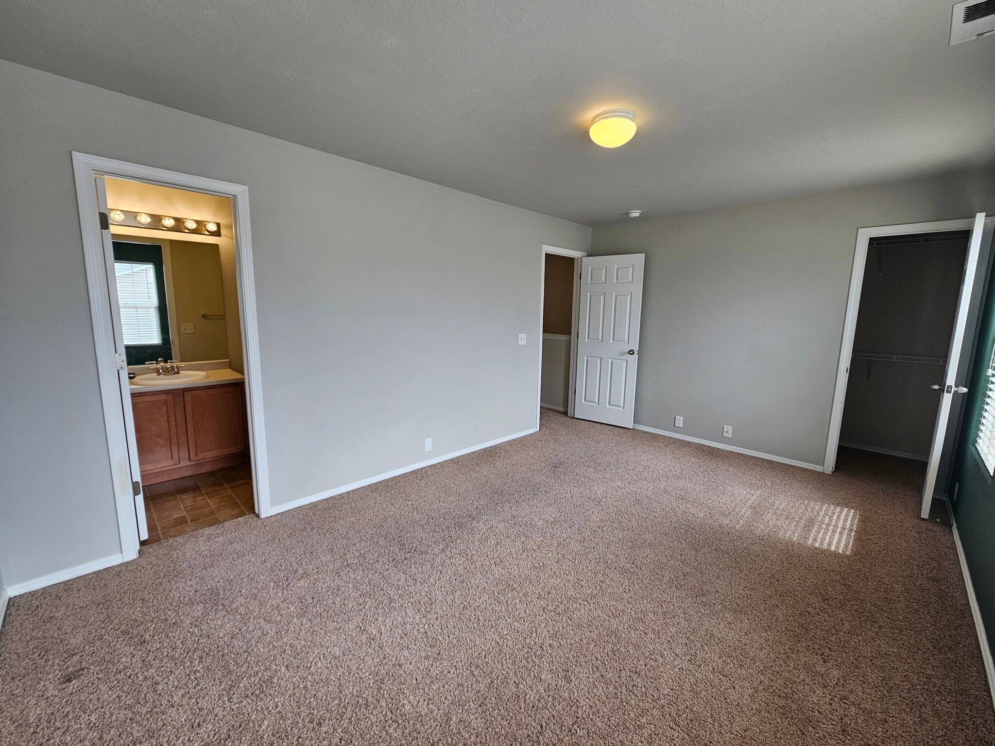 Building Photo - 7243 Country Side Grv