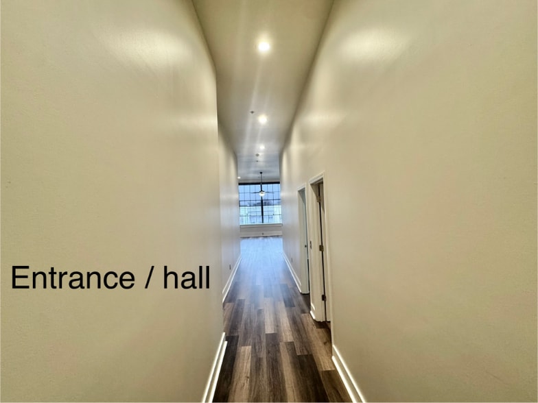 Building Photo - 409 Main St