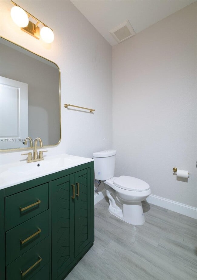 Building Photo - 4024 SW 52nd St