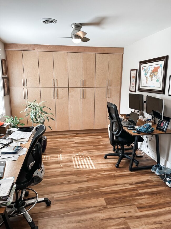 Building Photo - Lovely furnished 3 bedroom 2 bath home in ...