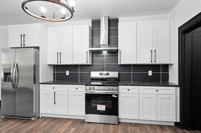 Building Photo - 887-889-889 E Livingston Ave