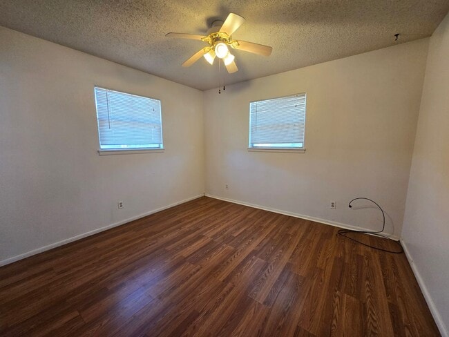 Building Photo - Great Neighborhood