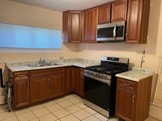 Building Photo - 767 Woodland Rd