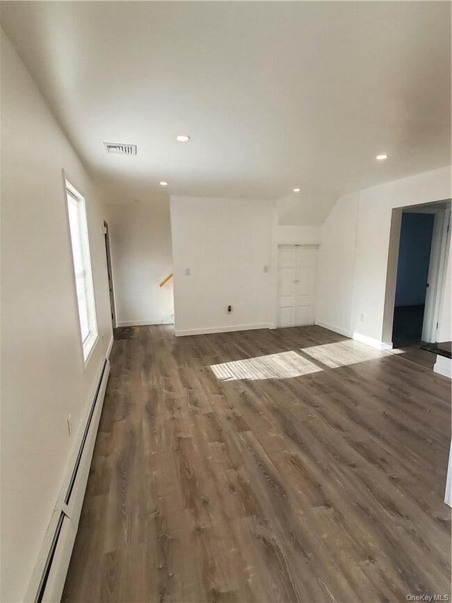 Building Photo - 7 White Plains Ave