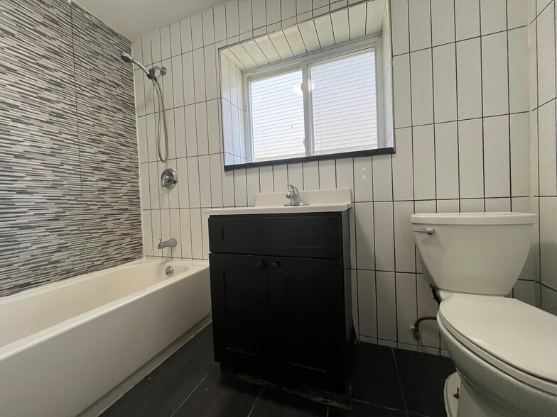 Building Photo - 98 Old Bergen Rd