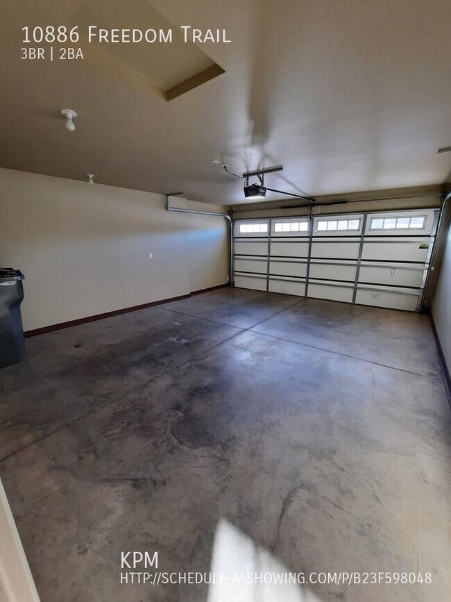 Building Photo - 3 BEDROOM | 2 BATH | DOUBLE GARAGE | SUMME...