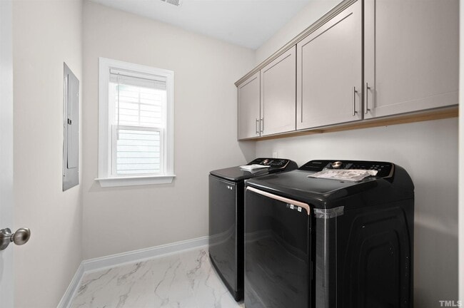 Building Photo - 2917 Early Planting Ave