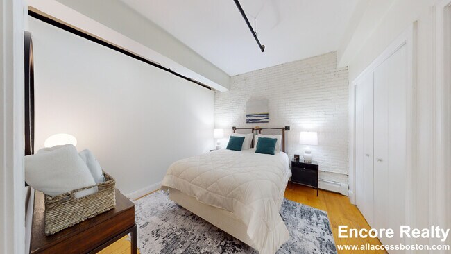 Building Photo - 19 Stanhope St