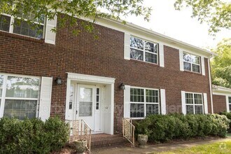 Building Photo - 4235 Greenbriar Rd